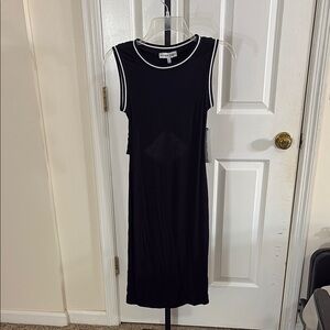 Almost Famous Black and White Sleeveless Sheath Dress